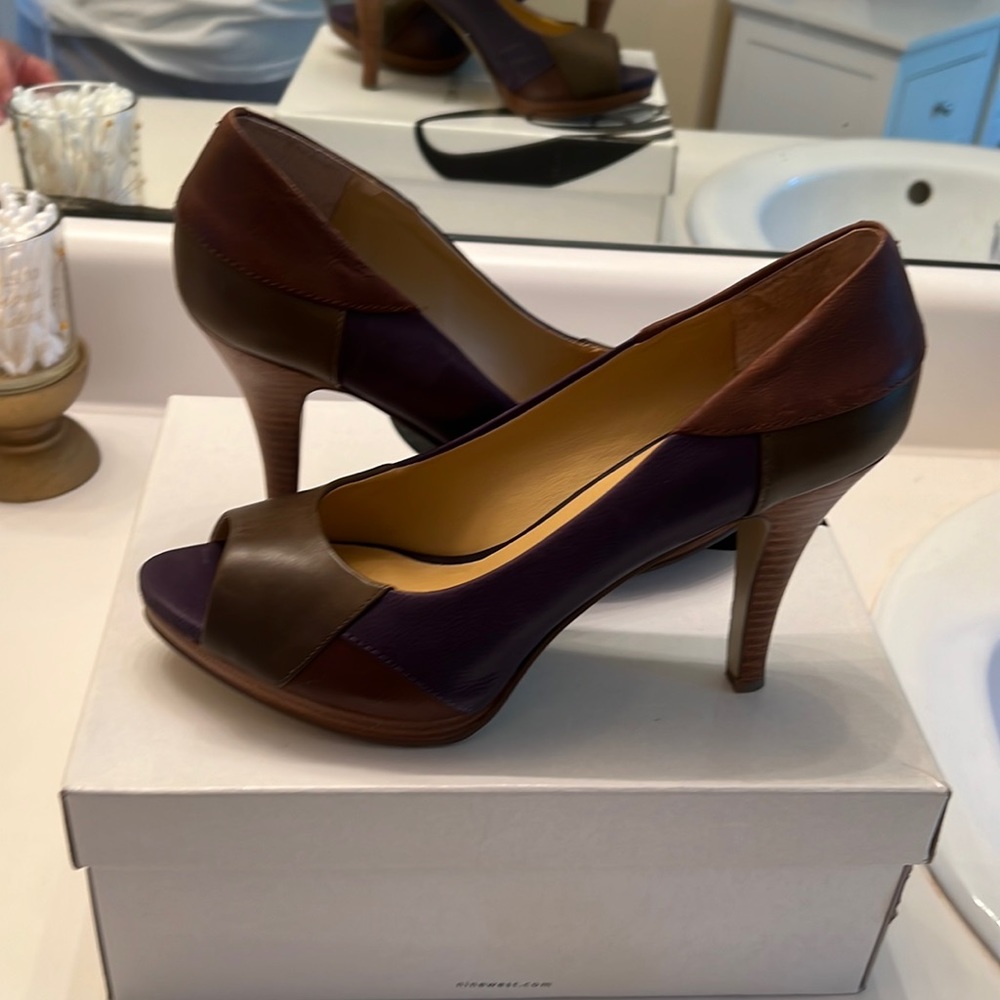 Women’s Nine West High heel, peep toe shoes, leather, multicolor, size 8.5 M
